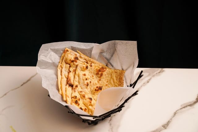 BUTTER NAAN.