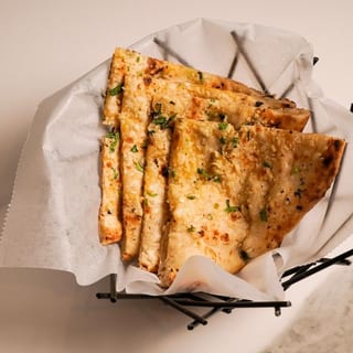 GARLIC CHEESE NAAN